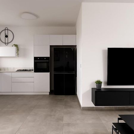 Stunning And Spacious In Kiryat Ata Qiryat Ata ภายนอก รูปภาพ