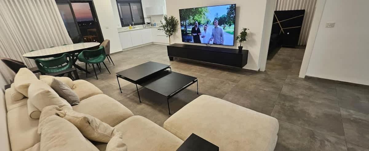 Stunning And Spacious In Kiryat Ata Qiryat Ata ภายนอก รูปภาพ