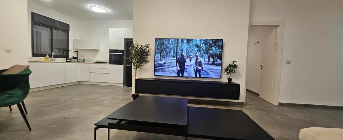 Stunning And Spacious In Kiryat Ata Qiryat Ata ภายนอก รูปภาพ